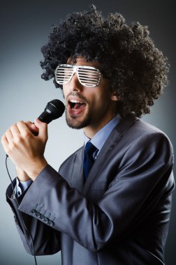 adam afro saç kesimi şarkı Studio