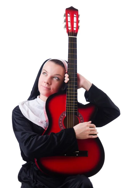 Nun tocando guitarra isolada no branco — Fotografia de Stock