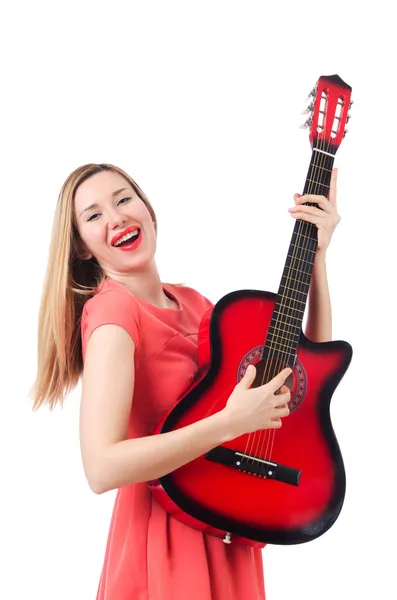 Kobieta gitarzysta izolowany na białym — Zdjęcie stockowe