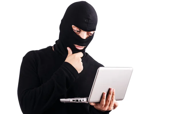 Hacker con computadora usando pasamontañas — Foto de Stock