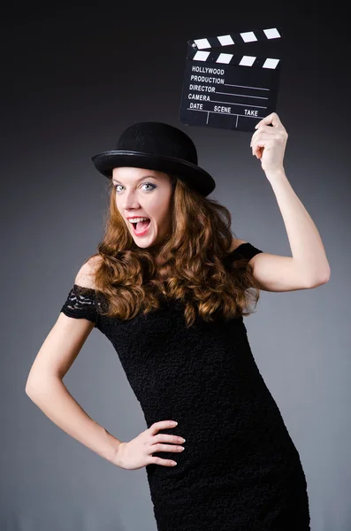 Vrouw met film klepel board — Stockfoto