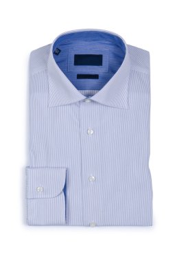 Beyaz gömlekli hoş bir erkek.