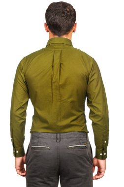 Beyaz gömlekli erkek model.