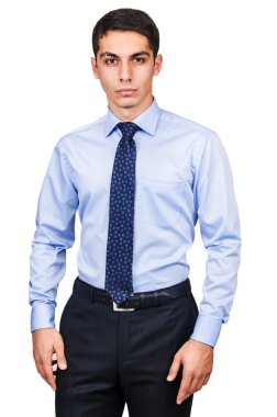 Beyaz gömlekli erkek model.