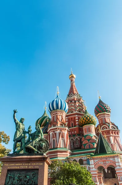 Berühmte St. Wassily gesegnete Kathedrale in Moskau — Stockfoto