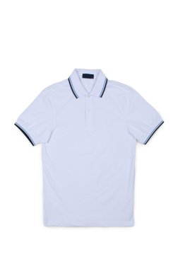 Beyaz arkaplanda yalıtılmış erkek tişörtü