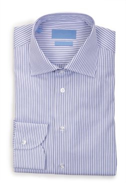 Beyaz gömlekli hoş bir erkek.