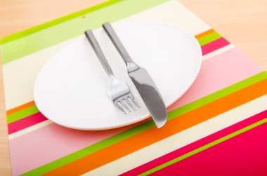 Çatal ve bıçaklı masa.