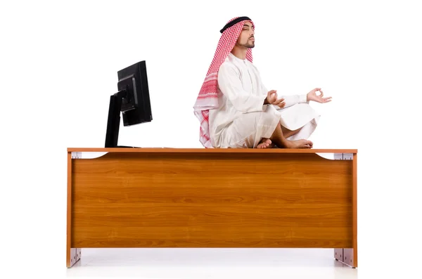 Αραβική άνθρωπος που κάθεται στο γραφείο του — Φωτογραφία Αρχείου