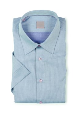 Beyaz gömlekli hoş bir erkek.