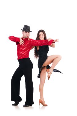 Bir çift dansçı beyazın üzerinde izole edilmiş