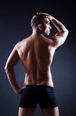 kaslı adam koyu Studio