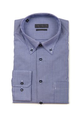 Beyaz gömlekli hoş bir erkek.