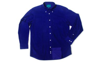 Beyaz gömlekli hoş bir erkek.