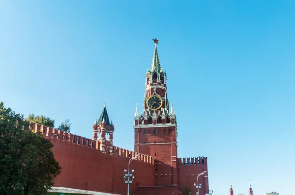 Berömda tornet i Moskva Kreml — Stockfoto