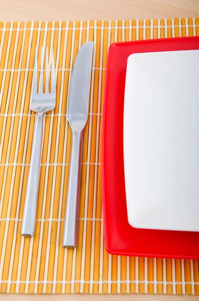 Tavola apparecchiata con coltello e forchetta — Foto Stock