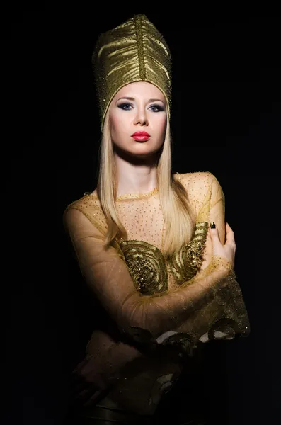 Mladý model v personifikace egyptské krásy — Stock fotografie