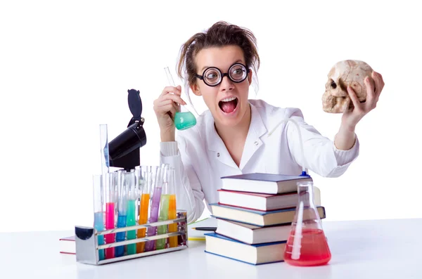 प्रयोगशाला में पागल महिला रसायनज्ञ — स्टॉक फ़ोटो, इमेज