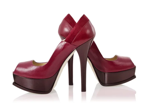 Kvinnliga skor isolerade på vitt — Stockfoto
