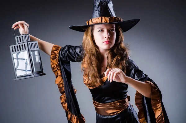 Witch in enge halloween-concept — Stockfoto