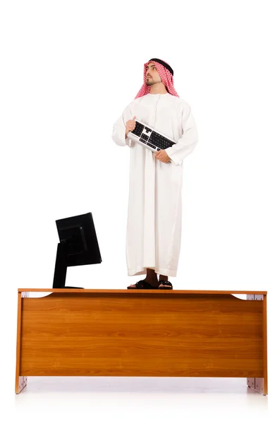 Arabiska man sitter vid sitt skrivbord — Stockfoto