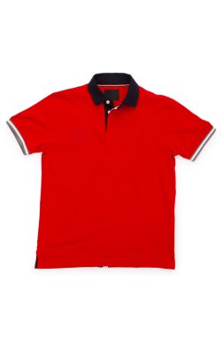 Beyaz arkaplanda yalıtılmış erkek tişörtü