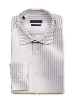 Beyaz gömlekli hoş bir erkek.