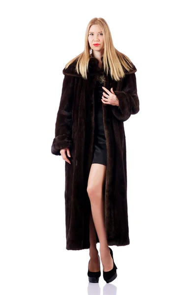 Modelo alto con abrigo de piel — Foto de Stock