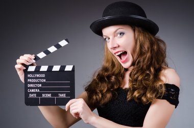 Film clapper kurulu olan kadın