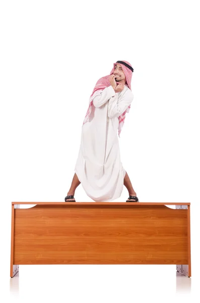 彼の机に座ってのアラブ人 — ストック写真