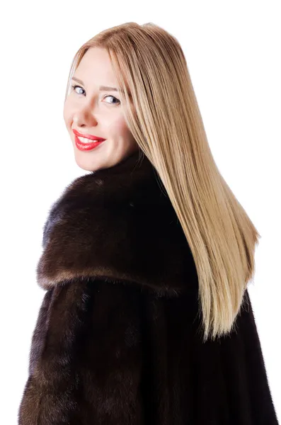 털 코트를 입고 있는 키큰 모델 — 스톡 사진