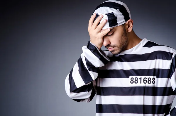 Condenar criminoso em uniforme listrado — Fotografia de Stock