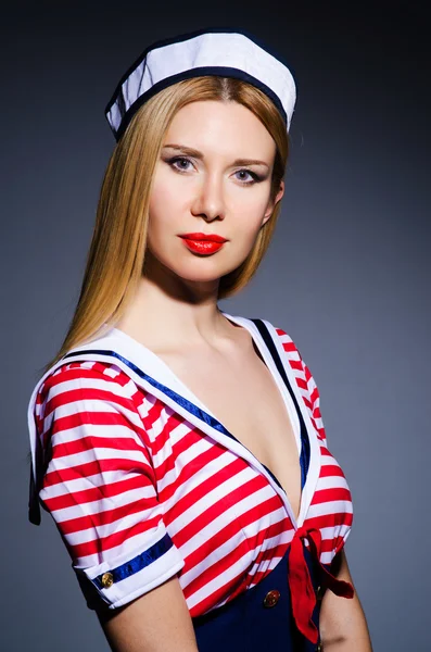 Žena v námořník kostým - mořské koncept — Stock fotografie
