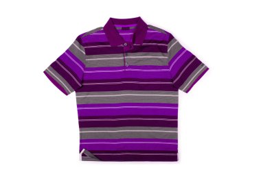 Beyaz arkaplanda yalıtılmış erkek tişörtü