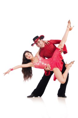 Bir çift dansçı beyazın üzerinde izole edilmiş