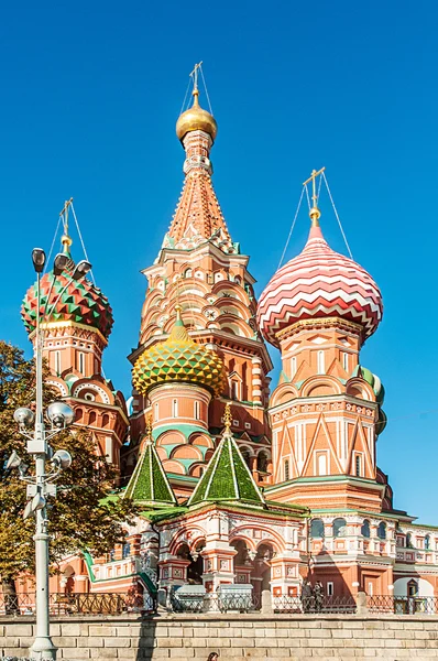 Berühmte St. Wassily gesegnete Kathedrale in Moskau — Stockfoto