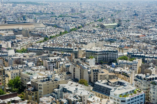 Skyline von Paris an einem strahlenden Sommertag — Stockfoto