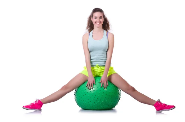 Mujer joven con pelota haciendo ejercicio sobre blanco —  Fotos de Stock