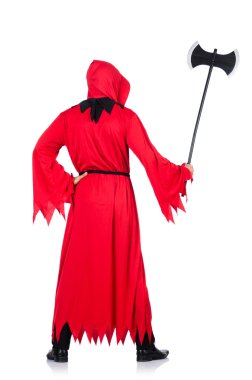Kırmızı kostümlü, baltalı bir cellat.