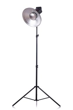 Stüdyo ışık stand üzerinde beyaz izole