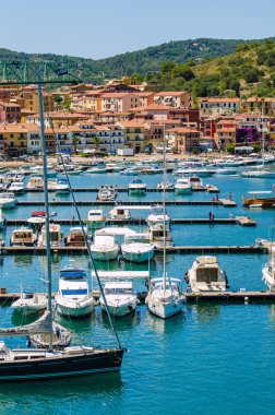 bağlantı noktası ile birçok yat yaz gününde