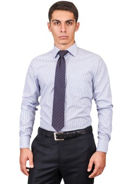 Beyaz gömlekli erkek model.