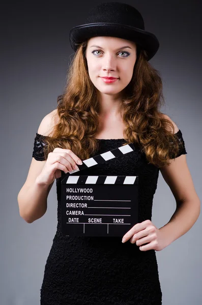 Mulher com placa de filme palmas — Fotografia de Stock