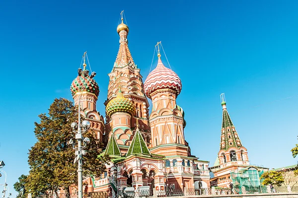 Berühmte St. Wassily gesegnete Kathedrale in Moskau — Stockfoto