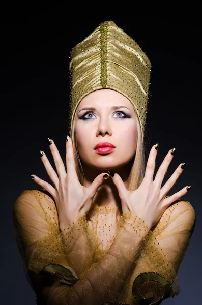 Young model in personification of egyptian beauty — Stock Photo, Image