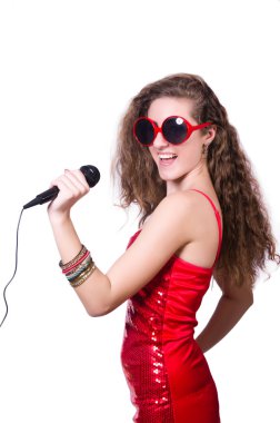 genç kadının üzerinde izole beyaz şarkı