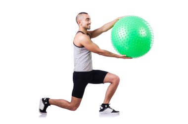 İsviçre toplu bir adam beyazlar üzerinde egzersiz yapıyor.