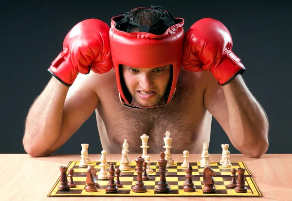 Boxer stuggling with chess game — Stock Photo, Image