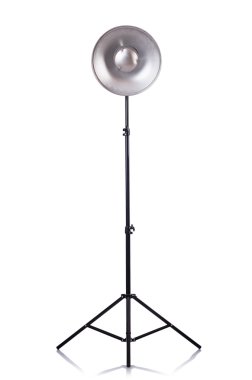 Stüdyo ışık stand üzerinde beyaz izole