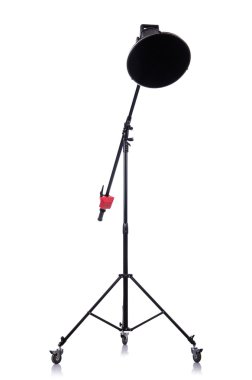 Stüdyo ışık stand üzerinde beyaz izole